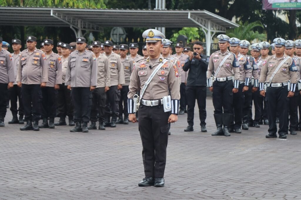 Pimpin Upacara Hari Kesadaran Nasional, Kapolres Pasuruan Beri Penghargaan Anggota Berprestasi