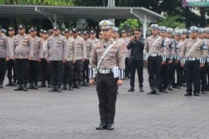 Pimpin Upacara Hari Kesadaran Nasional, Kapolres Pasuruan Beri Penghargaan Anggota Berprestasi