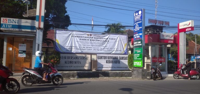 Warga Kota Kediri Wajib Tahu!!! Parkir Berlangganan Naik, Mobil Rp 50 Ribu Sepeda Motor Rp 25 Ribu Tahun 2024