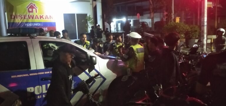 Puluhan Motor Terjaring Razia Polres Kediri Kota Dalam Operasi Gabungan Minggu Dini Hari