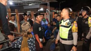 Pastikan Malam Jelang Hari Raya Idul Fitri 1445 H Aman, Kapolres Kediri Kota Pimpin Patroli