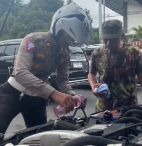 Aksi Polisi Kota Kediri Bantu Kendaraan Pemudik Mogok Hingga Kehabisan BBM