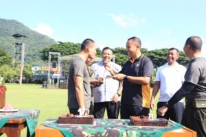 Peringati HUT Brigif 16 Wira Yudha Ke- 17, Kapolres Kediri Kota Bersama Forkopimda Ikuti Fun Bike dan Senam Bersama