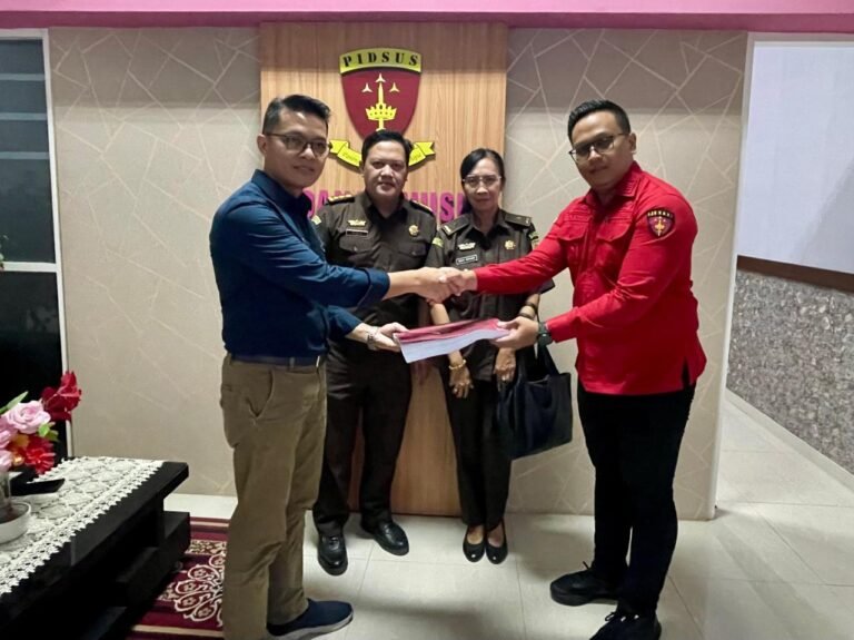 RUGIKAN NEGARA Rp. 605 JUTA, KANWIL DJP JAWA TIMUR II SERAHKAN TERSANGKA PIDANA PAJAK KE KEJARI SIDOARJO