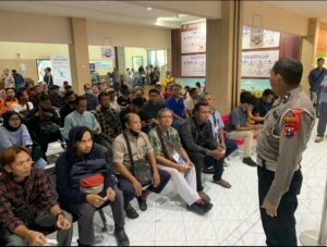 Masyarakat Berbondong Urus SIM di Satpas Polres Gresik