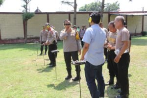 Polres Kediri Kota Gelar Latihan Menembak untuk Tingkatkan Kemampuan Anggota