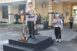 Pimpin Upacara Kenaikan Pangkat Pengabdian, Kapolres Kediri Kota : Selamat kepada AKBP Abraham Sissik