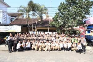 Pengecekan Penampilan Personel Polsek Pesantren