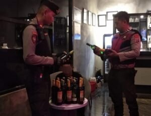 Puluhan Botol Miras disita Sat Samapta dari beberapa tempat hiburan di wilayah Polres Kediri Kota