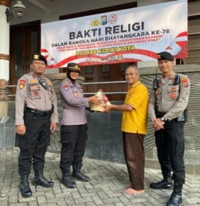 Sambut Hari Bhayangkara ke-78, Polres Kediri Kota Gelar Bakti Religi di Wihara Jayasaccako