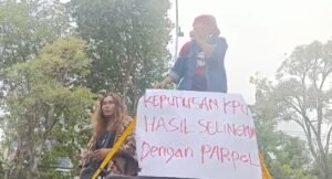 Tidak Ada Hasil Di Demo Pertama GenpaBumi Kembali Geruduk Kantor KPU Gresik.