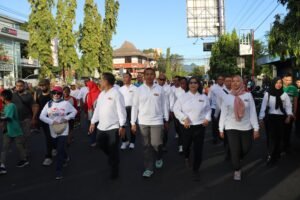 Kapolres Kediri Kota Ikuti Jalan Sehat Harmoni Sambut Hari Jadi Kota Kediri Ke – 1145