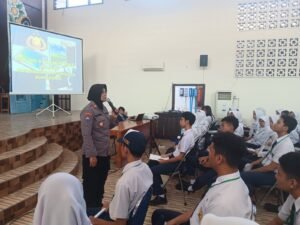 Srikandi Polres Kediri Kota Ajak Pelajar Stop Bulying dan Bijak Bermedia Sosial Lewat MPLS
