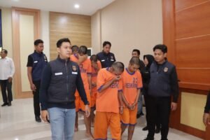 Gelar Press Release, Polres Kediri Amankan 8 Terduga Pelaku Pengeroyokan di Ngasem