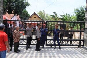 Polres Kediri Kota Pertebal Pengamanan Kantor KPU pada Tahapan Pendaftaran Paslon di Pilkada 2024