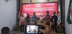 Konferensi Pers, Dua Pasangan Bakal Calon Walikota Dan Wakil Walikota  Resmi Di Umumkan KPU Kota Kediri