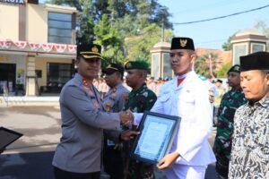 Kapolres Kediri Kota Beri Penghargaan Kepada Personel Berprestasi, Paskibraka Kota Kediri dan Tokoh Masyarakat