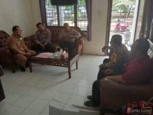 Kapolsek Mojoroto Kota Kediri laksanakan sambang kamtibmas di kantor kelurahan Lirboyo