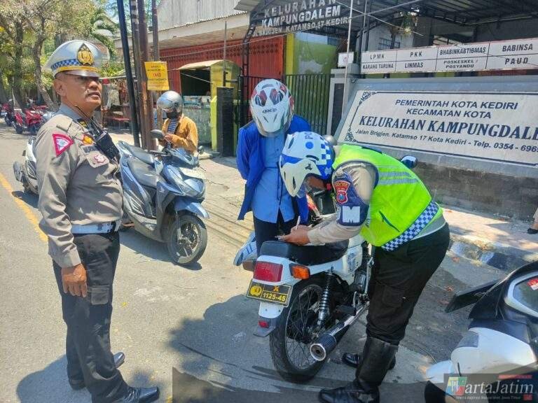 Bukti Ketegasan Kasat Lantas Polres Kediri Kota,Lima Motor Lawan Arus Langsung di Tilang Blanko