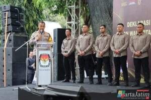 Kapolres Kediri Kota Serahkan Personel Walpri Untuk Calon Walikota dan Wakil Walikota, Ketua KPU Serta Ketua Bawaslu Kota Kediri