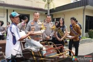 HUT Lalu Lintas Bhayangkara Ke – 69 2024, Satlantas Polres Kediri Kota Gelar Bakti Sosial dan Santunan Anak Yatim