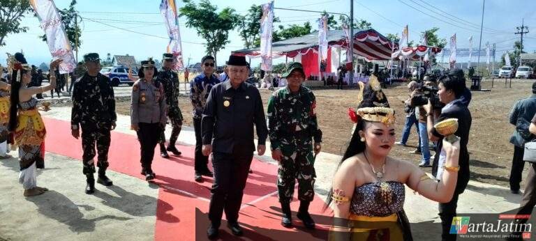 TNI Manunggal Membangun Desa (TMMD) ke-122 di Desa Pagung Kec. Semen Kab. Kediri telah di Buka