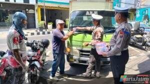 Operasi Zebra, Satlantas Polres Kediri Kota Edukasi Masyarakat tentang Tata Tertib Berlalu Lintas di Jalan