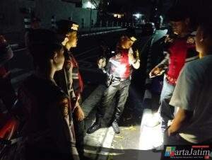 Jaga Kondusifitas Di Tahun Politik, Sat Samapta Polres Kediri Kota Bubarkan Pesta Miras, Motor Tanpa Dokumen Sah Ikut diAmankan