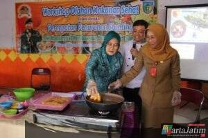 Percepat Penurunan Stunting, TMMD 122 Kodim 0809/Kediri bersama Pemerintah Kab. Kediri Gelar Workshop Olahan Makanan Sehat