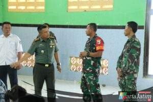 Dansatgas TMMD 122 Kodim 0809/Kediri Sambut dan Dampingi Danrem 082/CPYJ Tinjau Kesiapan Penutupan