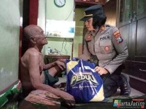 Polsek Karangrejo Salurkan Paket Sembako Program Polres Tulungagung Peduli Kepada 50 Warga