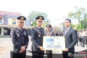 Kapolres Kediri Kota Berikan Reward Paket Umrah Kepada Dua Personel di Momen Hari Pahlawan