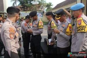 Polres Kediri Kota Adakan Pengecekan HP Anggota Usai Apel, Pastikan Tak Gunakan Aplikasi Judol