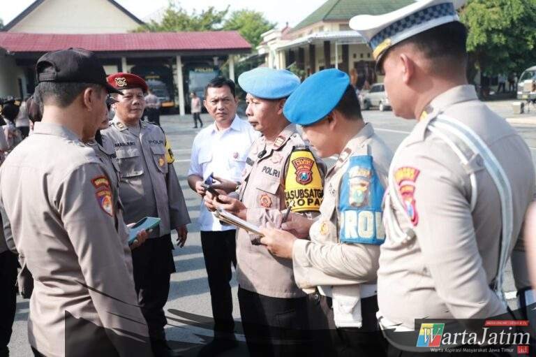 Kasi Propam Pimpin Pemeriksaan HP Anggota,Guna Pastikan Tidak Ada Yang Terlibat Judol di Jajaran Polres Kediri