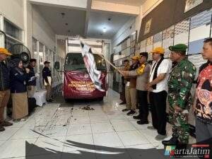 Polisi Kawal Pendistribusian Logistik Pilkada 2024 di Kota Kediri