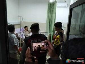 Tunjukan Kepedulian dan Kebersamaan Perwira Samapta Polres Kediri Kota Jenguk Anggota Di Rumah Sakit
