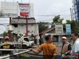 Bawaslu Kabupaten Kediri Gelar Apel Gabungan Pembersihan APK, Pastikan Masa Tenang Pilkada Kondusif