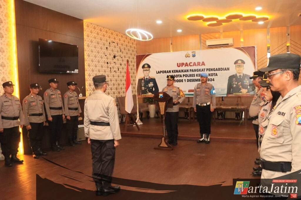 Kapolres Kediri Kota  Pimpin Upacara  Kenaikan Pangkat  Pengabdian