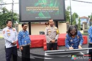 PJ Walikota Kediri Bersama Kapolres Kediri Kota Resmikan Fasilitas _Outdoor_ Videotron