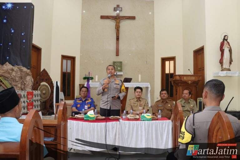 Pastikan Rasa Aman Saat Perayaan Natal, Kapolres Kediri Kota Bersama OPD Kab Kediri Kunjungi Gereja