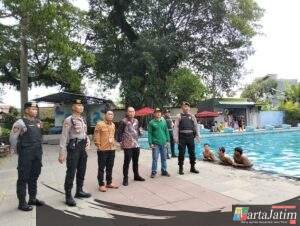 Patroli Sat Samapta Polres Kediri Kota bersama Dinas Pariwisata Kota Kediri Cek Kelaikan Fasiltas Tempat Wisata Pada liburan Nataru 2024 / 2025