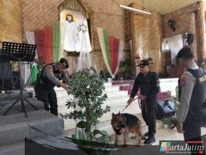 Sat Samapta Polres Kediri Kota  Melaksanakan Sterilisasi 6 Gereja Dengan Menggunakan K9