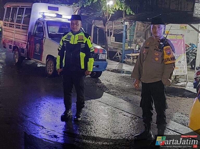 Kapolsek Krian Gelar Sahur On Road, Wujudkan Rasa Aman bagi Warga di Bulan Ramadan