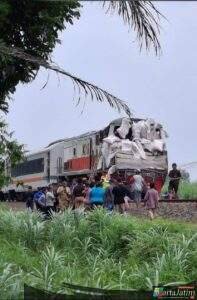 Kecelakaan Maut Kereta Api vS Truk di Ngadiluwih,Satu MD
