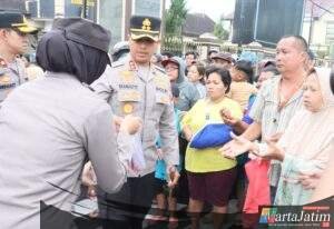 Maknai Berkah di Bulan Ramadan, Kapolres Kediri Kota  Berbagi Takjil Kepada Pengguna Jalan