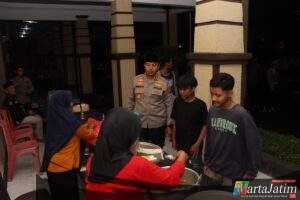 Makan Sahur Bersama Masyarakat Di Mapolres, Kapolres Kediri Kota Sampaikan Pesan Kamtibmas