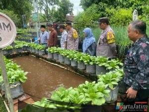Kapolsek Warujayeng Tinjau Pemanfaatan Lahan Pekarangan Lestari di Pomosda