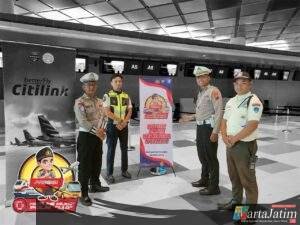 Polres Kediri Kota Pasang Banner dan Stiker “Mudik Aman Keluarga Nyaman” di Titik Strategis Terminal dan Bandara