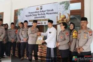 Polres Kediri Kota Salurkan Zakat Fitrah Kepada Yang Berhak Menerima Menjelang Idul Fitri 1446 H
