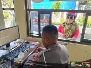 Bayar Pajak Kendaraan Kurang Dari 5 Menit Melalui Layanan Drive Thru Samsat Kediri Kota,Petugasnya Ramah Banget!!